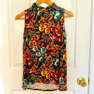 Loft Sleeveless Flutter Neck Blouse. Floral, Sz S
